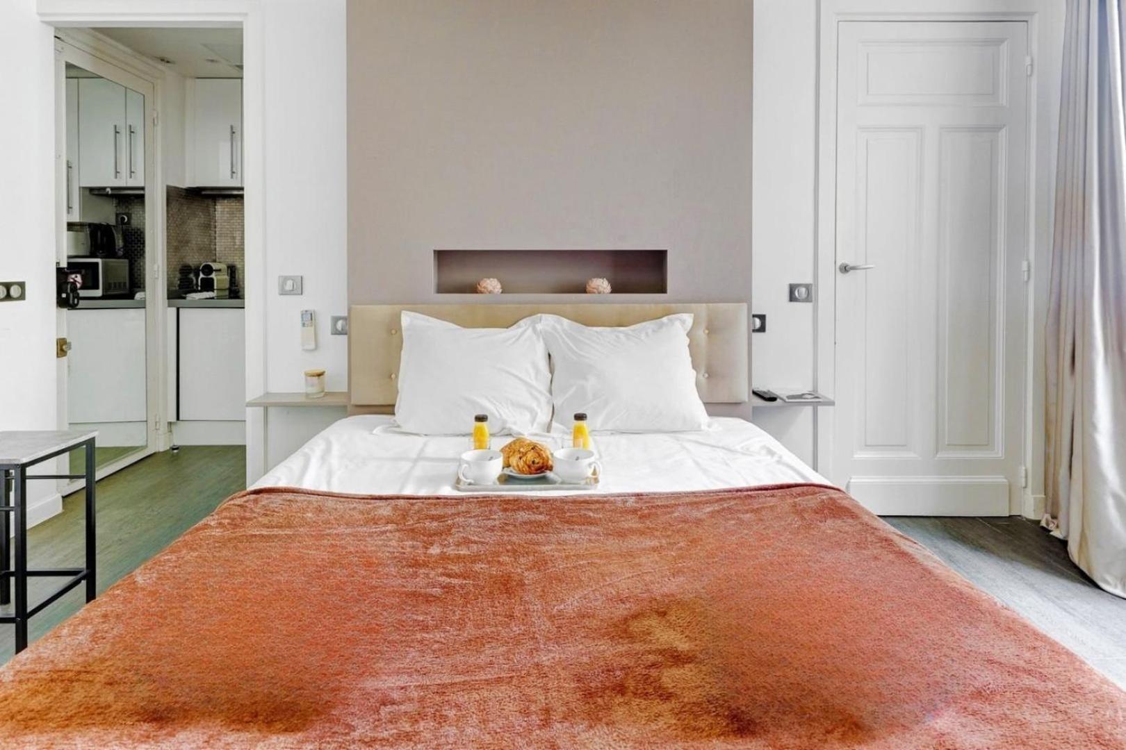 376 Crillon - Superbe A Paris